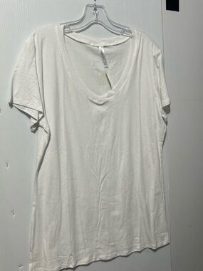 Classic White V-Neck Short Sleeve Tee